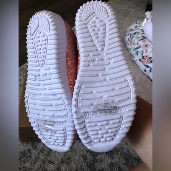 🆕 Women’s Forever by Forever Link Sneakers - Picture 9 of 11